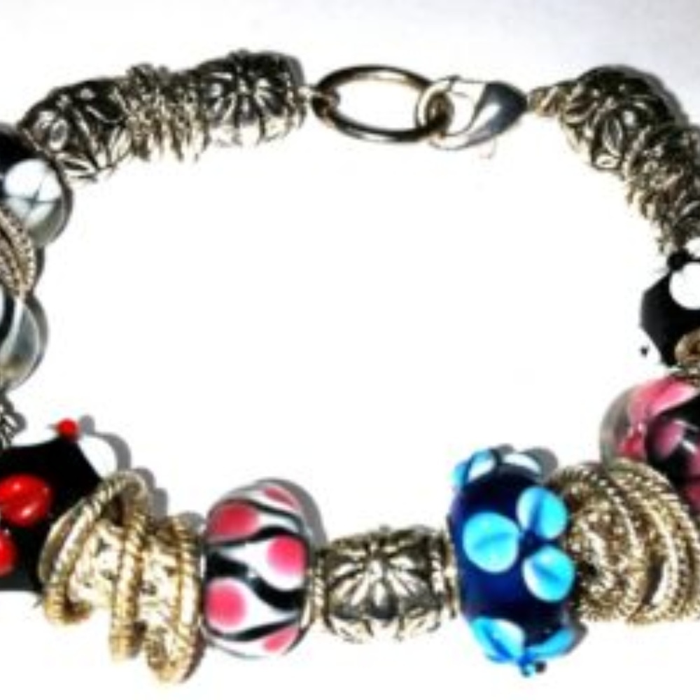 Gorgeous Glass Bead and Silver Tone Bracelet